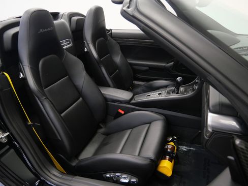 Used 2019 Porsche 911 Speedster RWD image 25