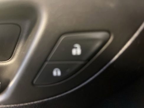 Used 2022 Chevrolet Equinox LS AWD/4WD image 9