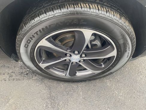 Used 2019 Buick Enclave Essence w/ LPO, Sport Appearance Package image 32