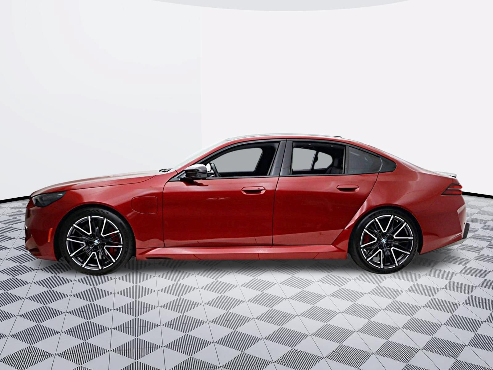 Used 2025 BMW M5 w/ Carbon Package AWD/4WD image 3