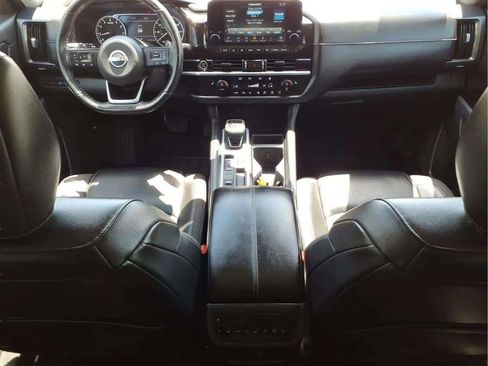 Used 2022 Nissan Pathfinder SL w/ SL Premium Package FWD image 11