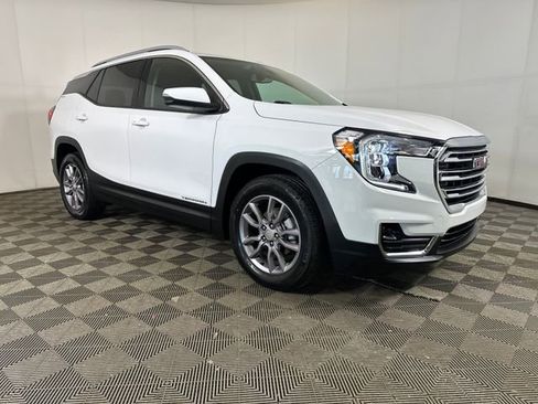 Used 2023 GMC Terrain SLT w/ Infotainment Package II image 2