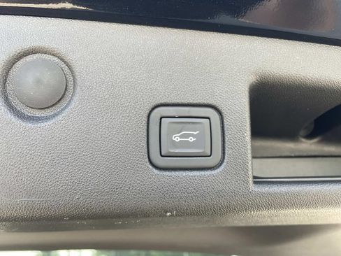 Used 2024 Chevrolet Equinox LT FWD image 9