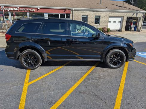 Used 2019 Dodge Journey SE w/ Premium Group image 8