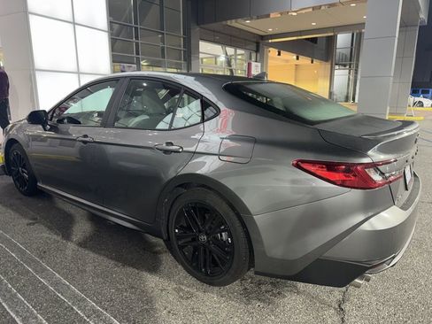 Used 2025 Toyota Camry SE image 12