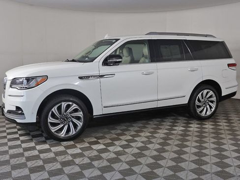 Used 2022 Lincoln Navigator Reserve AWD/4WD image 24
