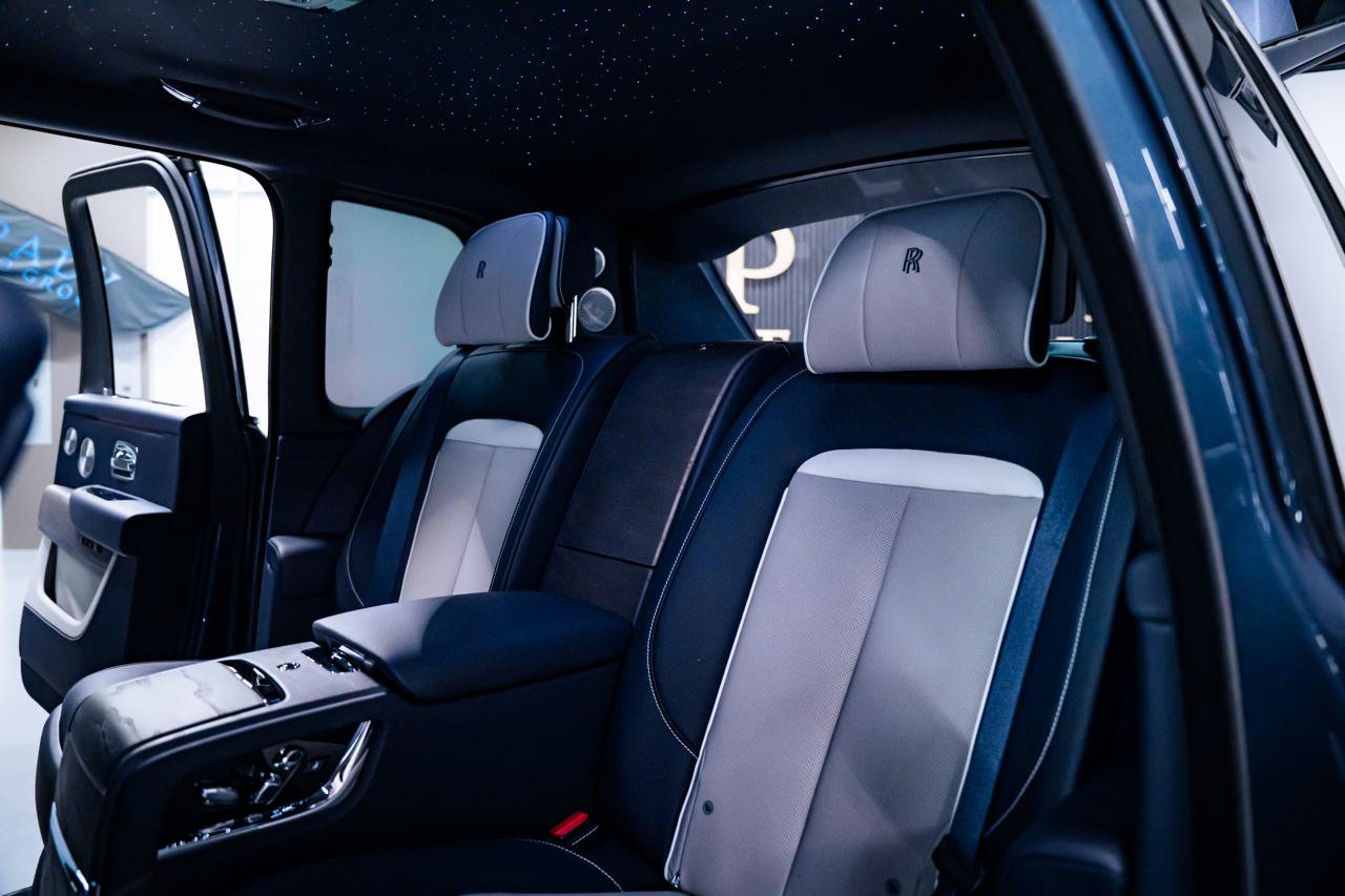 Used 2025 Rolls-Royce Cullinan w/ Dynamic Package AWD/4WD image 31