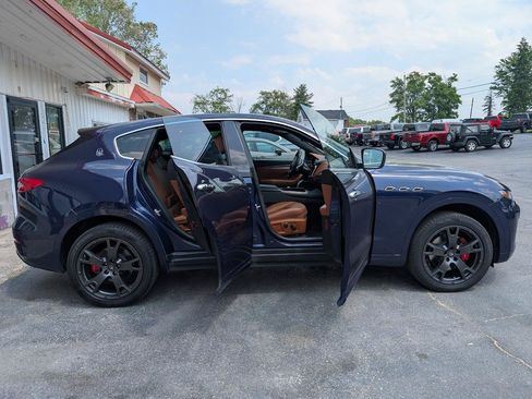 Used 2019 Maserati Levante AWD/4WD image 17