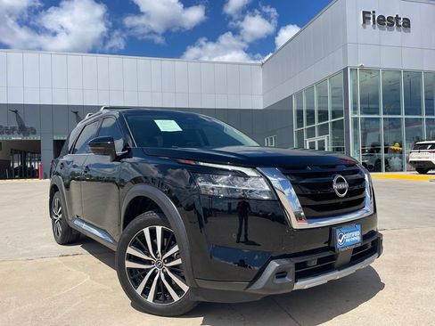 Certified 2024 Nissan Pathfinder Platinum w/ Cargo Package FWD image 1