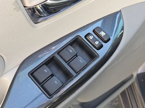 Used 2012 Toyota Sienna SE image 18