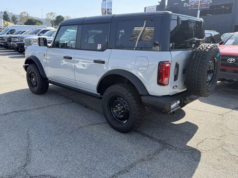 New 2026 Ford Bronco Outer Banks w/ Sasquatch Package AWD/4WD image 4