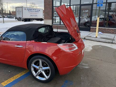 Used 2009 Saturn Sky w/ Premium Trim Package image 17