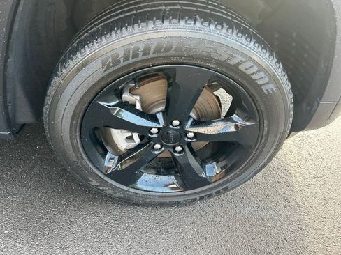 Used 2023 Jeep Grand Cherokee L Laredo AWD/4WD image 32