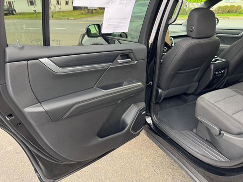 Used 2025 GMC Acadia Elevation image 35