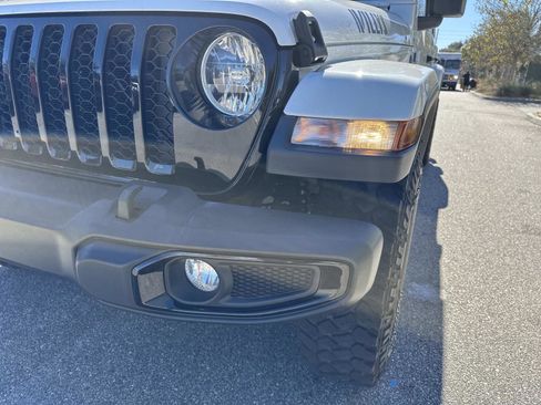 Used 2021 Jeep Gladiator Willys image 9