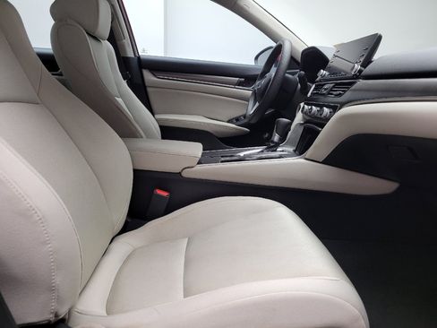Used 2018 Honda Accord LX image 21