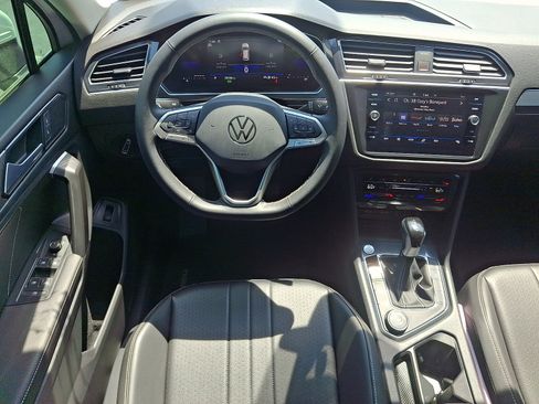Used 2024 Volkswagen Tiguan SE AWD/4WD image 12