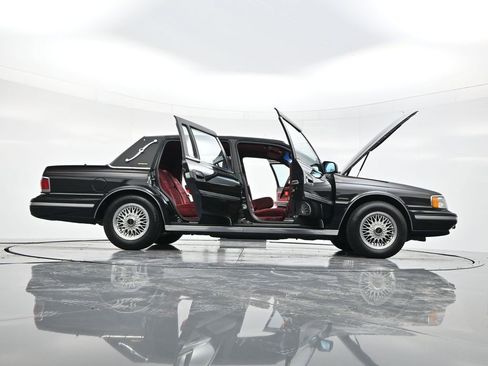 Used 1990 Lincoln Continental Signature image 48