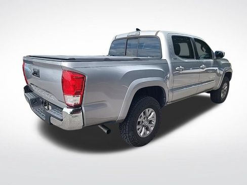 Used 2017 Toyota Tacoma SR5 w/ SR5 Appearance Package (SM) RWD image 4