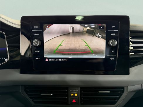 Certified 2025 Volkswagen Jetta SE image 15