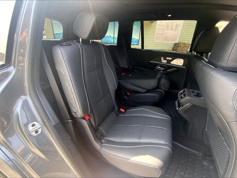 Used 2025 Mercedes-Benz GLS 580 4MATIC image 24