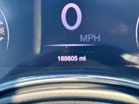 Used 2018 Jeep Grand Cherokee Limited w/ Luxury Group II image 13