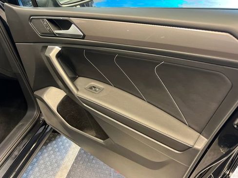 Certified 2023 Volkswagen Tiguan SE w/ Panoramic Sunroof Package FWD image 12