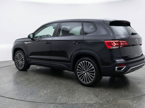 Used 2025 Volkswagen Taos SE FWD image 6