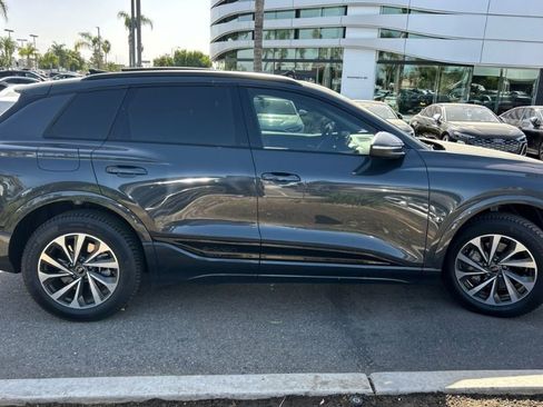 Used 2025 Audi Q6 e-tron Premium w/ Convenience Package AWD/4WD image 3