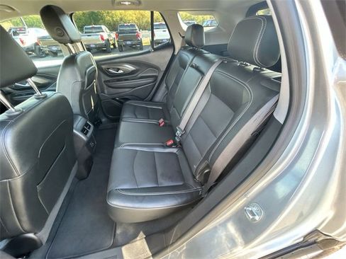 Used 2023 GMC Terrain SLT image 24