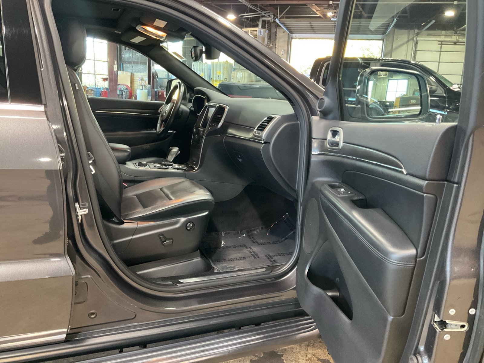 Used 2018 Jeep Grand Cherokee Limited w/ Trailer Tow Group IV AWD/4WD image 20