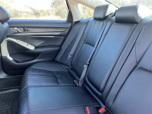 Used 2018 Honda Accord Touring image 14