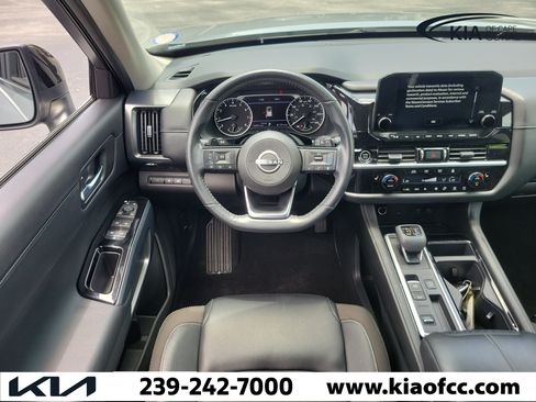 Used 2024 Nissan Pathfinder SL w/ Black Appearance Package FWD image 17