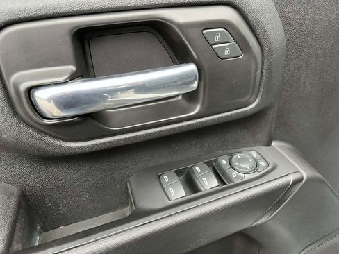 Used 2022 Chevrolet Silverado 2500 Custom w/ Custom Value Package image 19