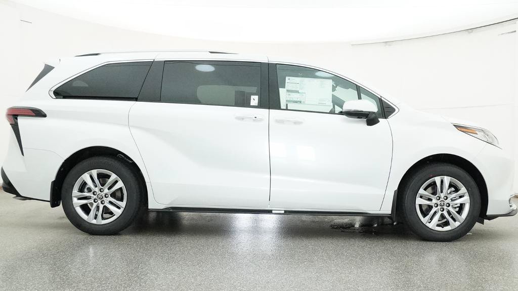 Used 2026 Toyota Sienna Limited FWD image 30