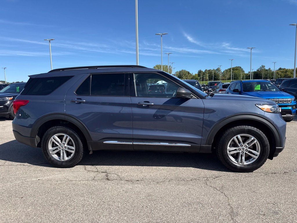 Used 2021 Ford Explorer XLT w/ Equipment Group 202A AWD/4WD image 17
