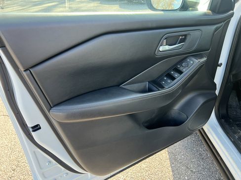 Used 2024 Nissan Rogue SV image 13