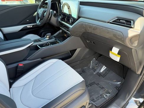 New 2026 Lexus TX 500h AWD image 13