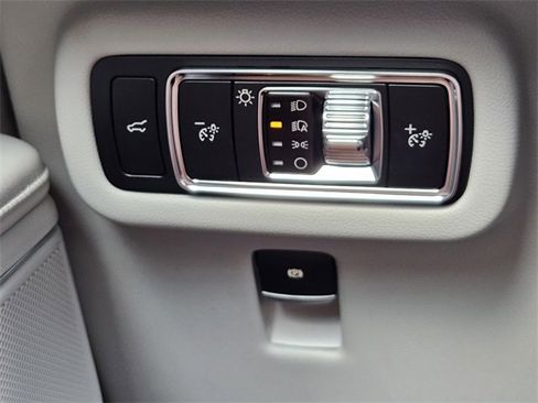 New 2026 Lincoln Nautilus Premier image 21