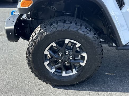 Used 2024 Jeep Wrangler Unlimited Rubicon 4xe image 13