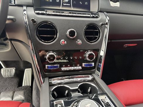 Certified 2023 Rolls-Royce Cullinan w/ Cullinan Package image 20