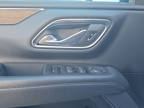 Used 2024 Chevrolet Suburban Premier image 12