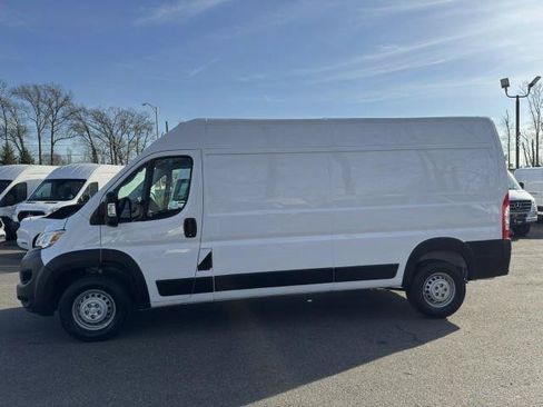 Used 2025 RAM ProMaster 2500 w/ Convenience Group FWD image 4