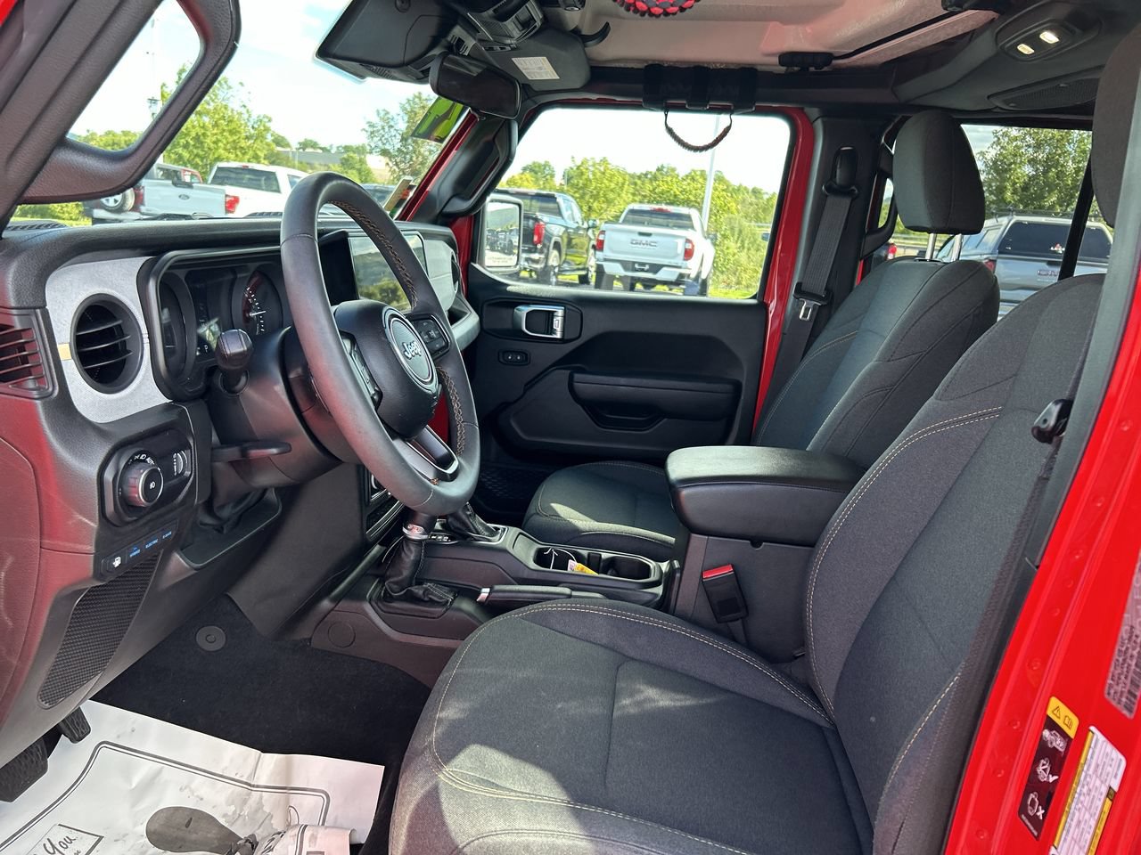 Used 2024 Jeep Wrangler Unlimited w/ Convenience Group AWD/4WD image 21