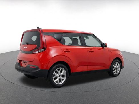 Used 2025 Kia Soul LX w/ LX Technology Package FWD image 9