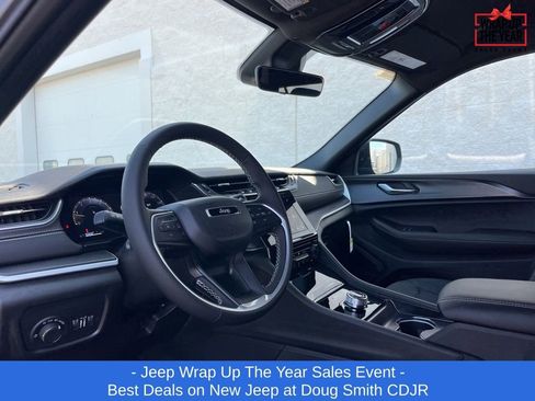 New 2025 Jeep Grand Cherokee L Laredo w/ Trailer Tow Package image 10