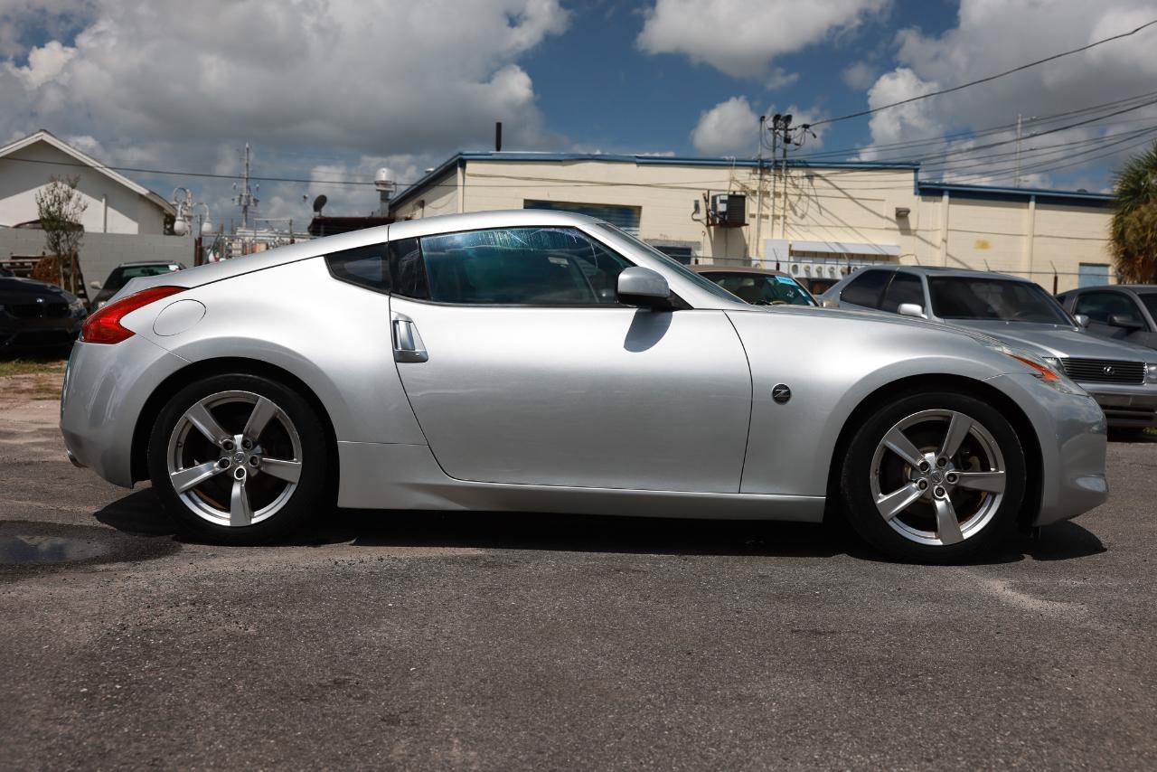 Used 2009 Nissan 370Z Touring RWD image 13