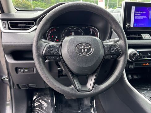 Used 2025 Toyota RAV4 XLE FWD image 26