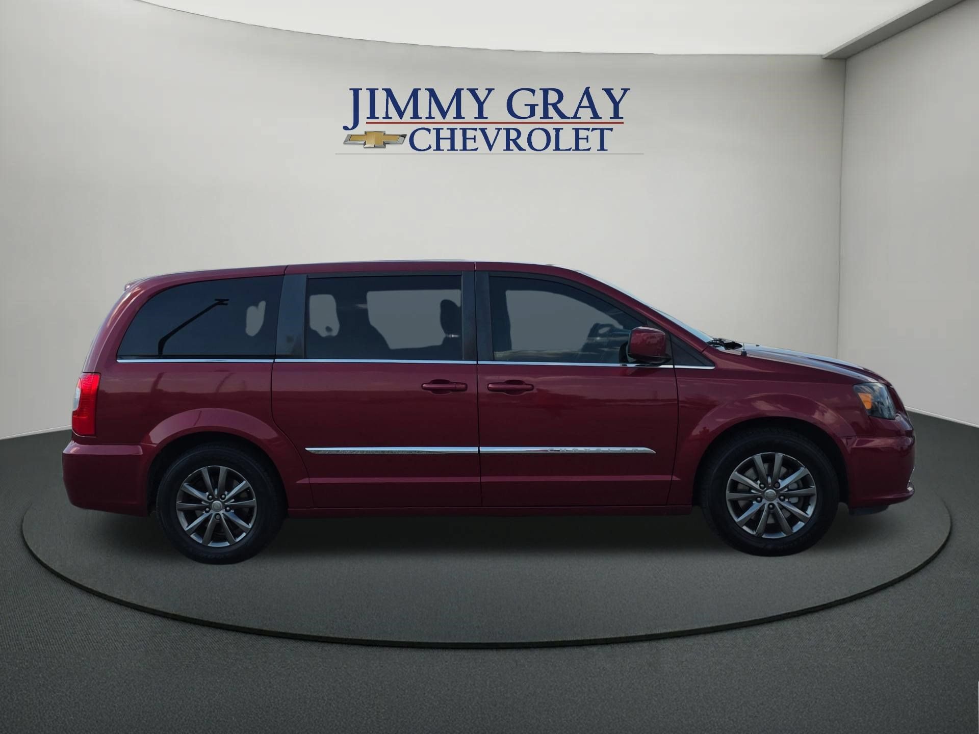 Used 2016 Chrysler Town & Country S FWD image 6