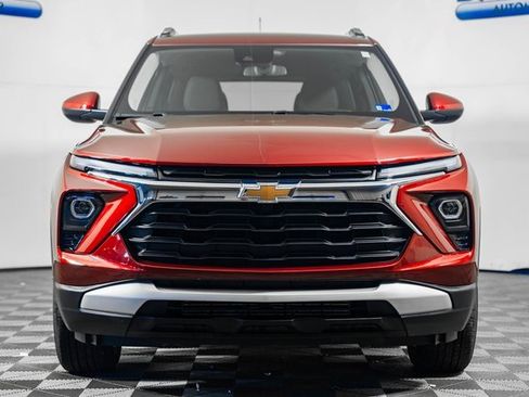 Used 2025 Chevrolet TrailBlazer LT w/ LT Cold Weather Package image 2